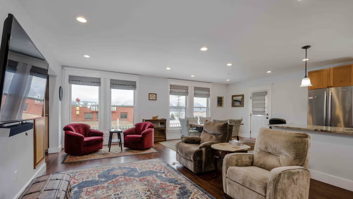 207 4th Avenue - 4